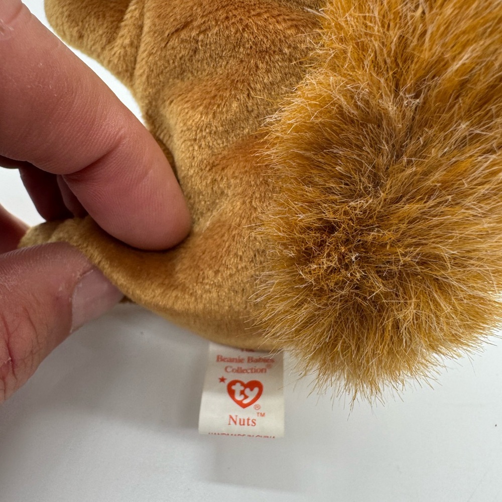 Ty Beanie Baby, Nuts the Squirrel 1996 (Rare Collectable) - Picture 3 of 4